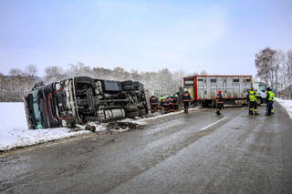 Tiertransporter stürzte in Straßengraben JODTS-2021010711005543-002.jpeg