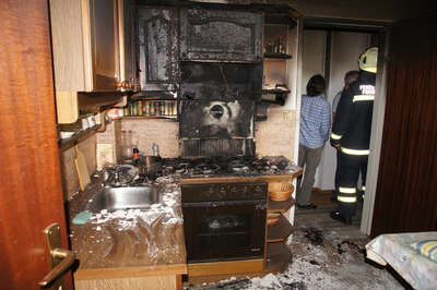 Küche im Vollbrand: Pensionist erlitt Rauchgasvergiftung brand-wohnung-fr-002.jpg