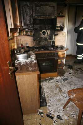Küche im Vollbrand: Pensionist erlitt Rauchgasvergiftung brand-wohnung-fr-004.jpg
