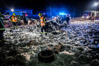 Drei teils Schwerverletzte bei Fahrzeugüberschlag in Alkoven BAYER-AB3-7710.jpeg