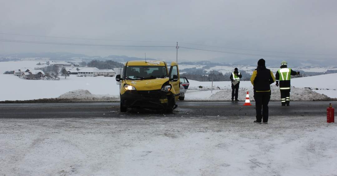 Bezirk Rohrbach- Aufräumarbeiten nach Verkehrsunfall