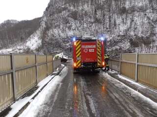 Unfall wegen Schneefahrbahn - Lenker hatte großes Glück Weyer-6.jpeg