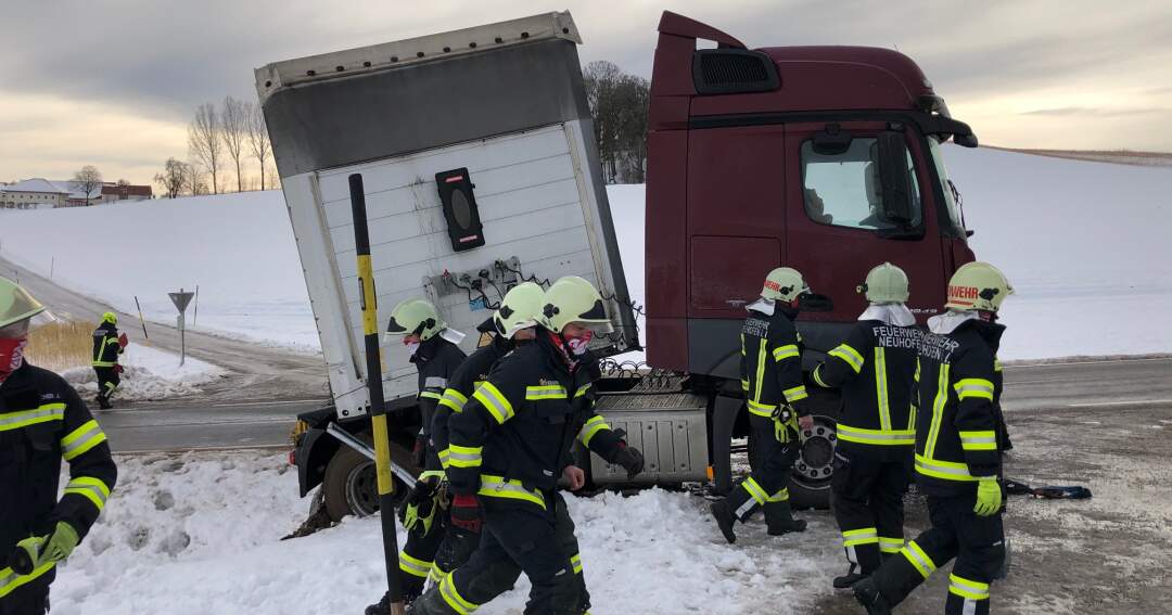 LKW Unfall in Neuhofen im Innkreis