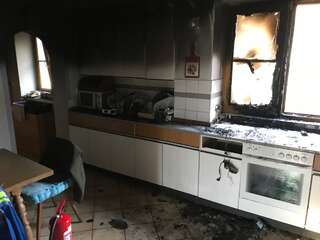 Brand Wohnhaus - Küche geriet in Flammen IMG-1454.jpeg
