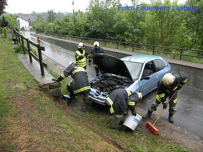 Verkehrsunfall: Auto gracht gegen Steinmauer dscn5432.jpg