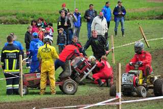 400 Besucher sehen spektakuläres Rasenmäher-Traktor-Rennen rennen-028.jpg