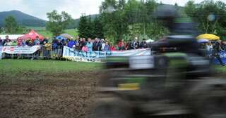 400 Besucher sehen spektakuläres Rasenmäher-Traktor-Rennen rennen-058.jpg