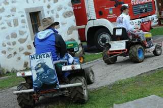 400 Besucher sehen spektakuläres Rasenmäher-Traktor-Rennen rennen-069.jpg