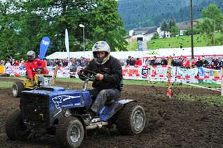400 Besucher sehen spektakuläres Rasenmäher-Traktor-Rennen rennen-082.jpg