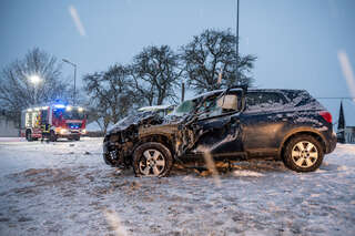 Verkehrsunfall bei winterlichen Bedingungen FOKE-2021021107127170-016.jpeg