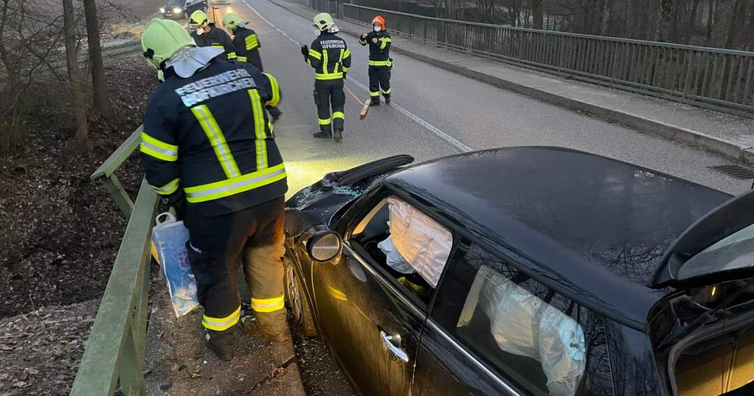 Zwei Verkehrsunfälle an selber Stelle in Hofkirchen im Traunkreis