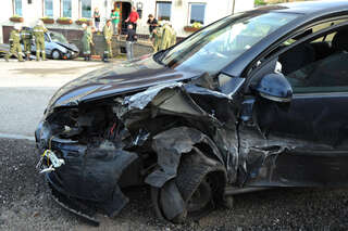 Zwei Autos zusammengekracht: Kleinkind und Mutter verletzt unfall-006.jpg