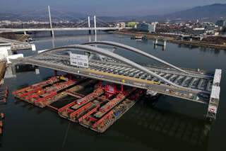 Neue Donaubrücke wird "eingeschwommen" FOKE-202102231414-001.jpeg