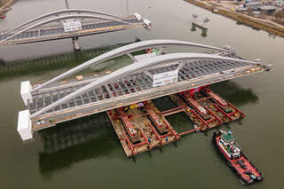 Donaubrücke - Zweiter Bogen wird platziert FOKE-2021030409090036-046.jpeg