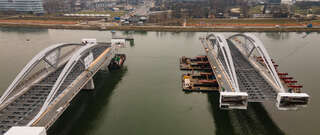 Donaubrücke - Zweiter Bogen wird platziert FOKE-2021030409150047-041.jpeg