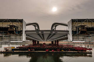 Donaubrücke - Zweiter Bogen wird platziert FOKE-2021030409200052-024.jpeg