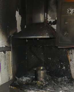 Küchenbrand von den Einsatzkräften rasch gelöscht P1050898.jpeg