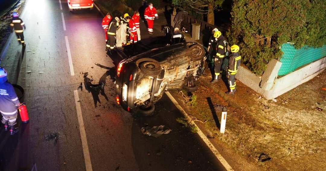 Titelbild: Nächtlichr Verkehrsunfall in Burgkirchen