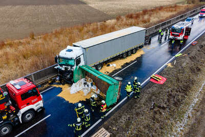 Schwerer LKW Unfall auf der B1 zwischen Enns und Asten FOKE-2021031711210107-022.jpeg