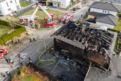 Einfamilienhaus durch Brand völlig zerstört FOKE-2021040117090585-001.jpeg