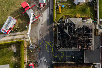 Einfamilienhaus durch Brand völlig zerstört FOKE-2021040117110589-009.jpeg