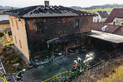 Einfamilienhaus durch Brand völlig zerstört FOKE-2021040117120593-017.jpeg