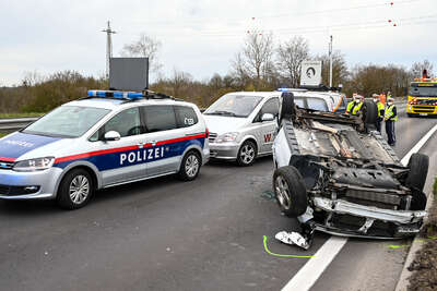 A25 bei Weißkirchen nach schwerem Unfall gesperrt FOKE-2021040518309428-081.jpeg