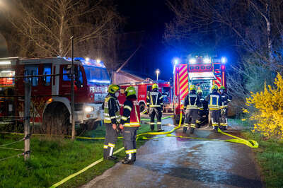 Neun Feuerwehren bei Wohnhausbrand in St. Marien bei Neuhofen im Einsatz FOKE-2021040520409465-009.jpeg