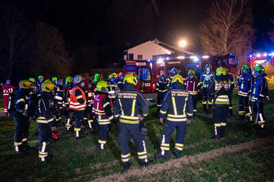 Neun Feuerwehren bei Wohnhausbrand in St. Marien bei Neuhofen im Einsatz FOKE-2021040521069501-013.jpeg