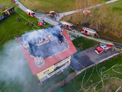 Großeinsatz der Feuerwehr bei Brand in Helfenberg DJI-0701-000-FOKE-2400-pixel-2.jpeg