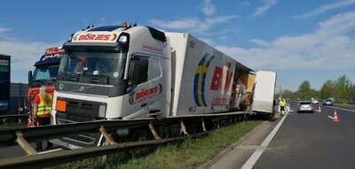 A25 – LKW verlor bei Verkehrsunfall Ladegut 400083500095-518638.jpeg