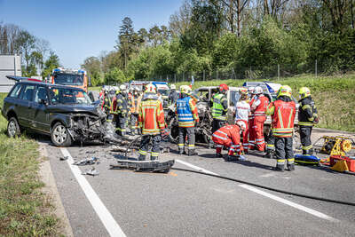 Schwerer Verkehrsunfall in Leonding BAYER-AB3-2110.jpeg