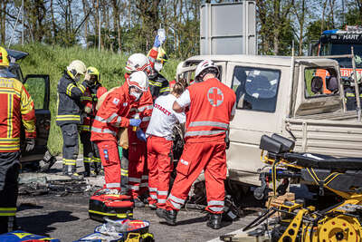 Schwerer Verkehrsunfall in Leonding BAYER-AB3-2125.jpeg