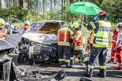 Schwerer Verkehrsunfall in Leonding BAYER-AB3-2155.jpeg