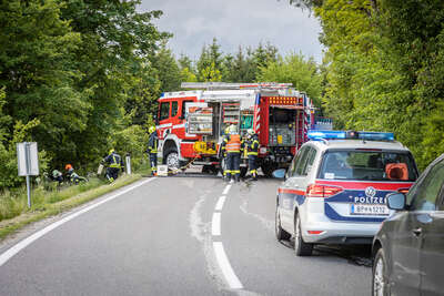 Zwei teils Schwerverletzte bei Fahrzeugüberschlag in Hinzenbach BAYER-AB3-5818.jpeg