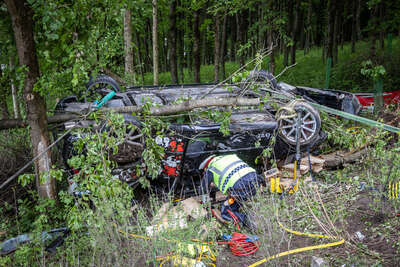 Zwei teils Schwerverletzte bei Fahrzeugüberschlag in Hinzenbach BAYER-AB3-5854.jpeg