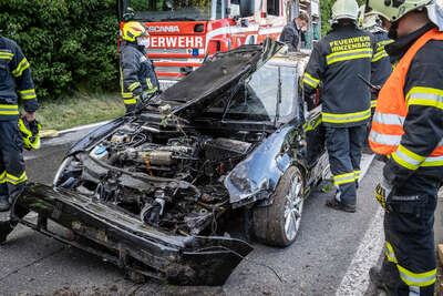 Zwei teils Schwerverletzte bei Fahrzeugüberschlag in Hinzenbach BAYER-AB3-5996.jpeg