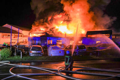 Großbrand einer Firmenhalle in Pasching DRAXLER-2021052600316292-034.jpeg