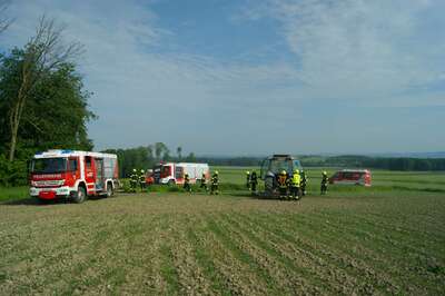 Traktorbrand auf Feld 20210605-Traktorbrand-Humerleiten-1.jpeg