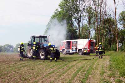 Traktorbrand auf Feld 20210605-Traktorbrand-Humerleiten-3.jpeg