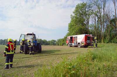 Traktorbrand auf Feld 20210605-Traktorbrand-Humerleiten-4.jpeg