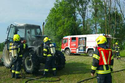 Traktorbrand auf Feld 20210605-Traktorbrand-Humerleiten-6.jpeg