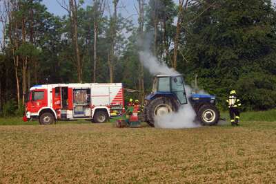 Traktorbrand auf Feld 20210605-Traktorbrand-Humerleiten-7.jpeg