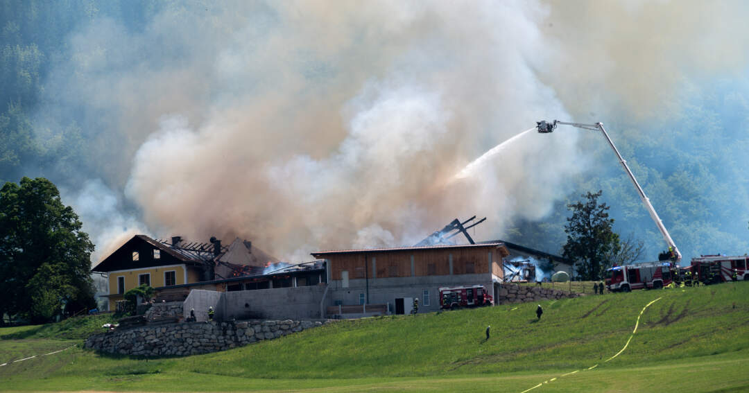 Brand vernichtete Bauernhof: mehrere Tiere verendet