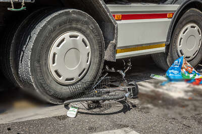 Tödlicher Unfall - Zusammenstoß zwischen einem Lkw und einer Radfahrerin BAYER-AB3-9755.jpeg