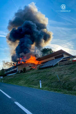 Großbrand bei Holzbaufirma in Waldburg 20210616-220751-1178.jpeg
