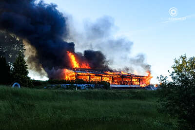 Großbrand bei Holzbaufirma in Waldburg 20210616-220754-1179.jpeg