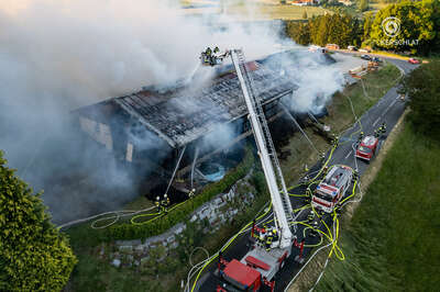 Großbrand bei Holzbaufirma in Waldburg FOKE-2021061620240022-011.jpeg
