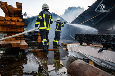 Großbrand bei Holzbaufirma in Waldburg FOKE-2021061620504495-045.jpeg