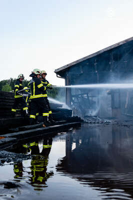 Großbrand bei Holzbaufirma in Waldburg FOKE-2021061621154526-065.jpeg
